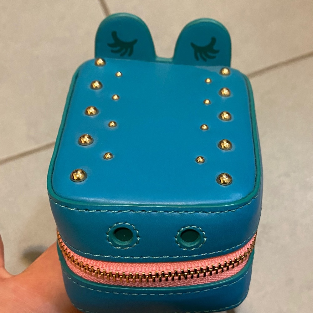 Kate spade novelty alligator coin holder